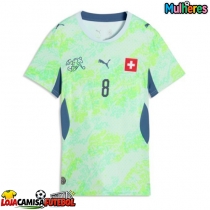 Camisa de Futebol Suíça Remo Freuler #8 Equipamento Secundário Mulheres Mundo 2026 Manga Curta